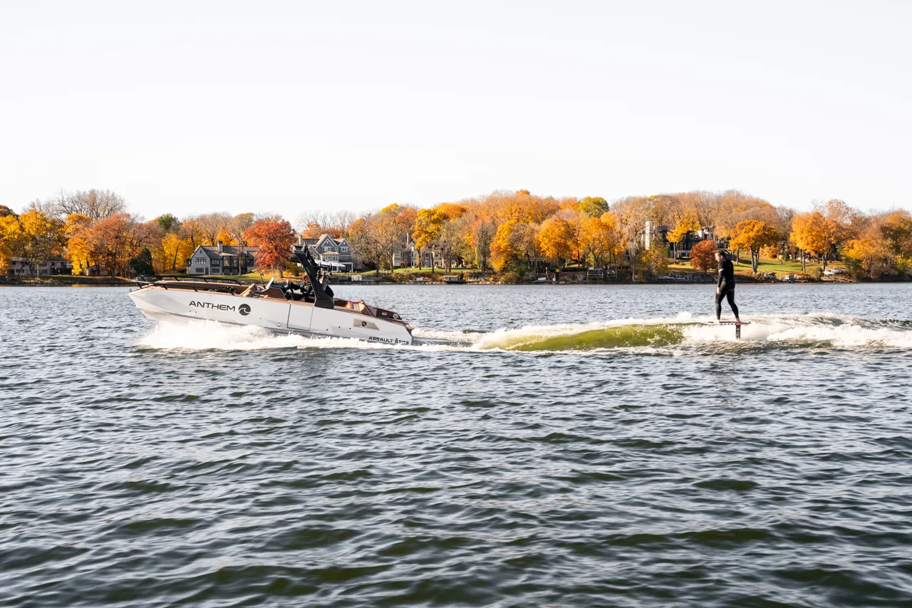 Assault ST23 on-water riding