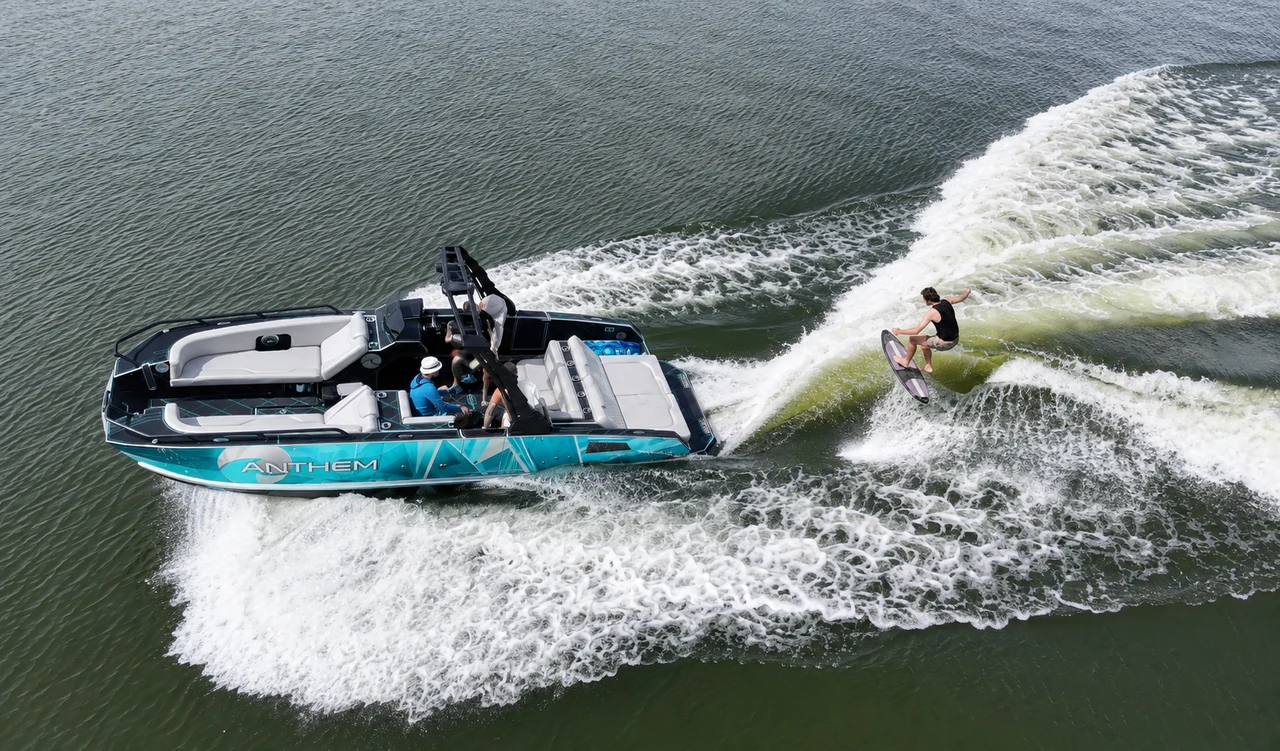 Turquoise Assault XR23 on the water